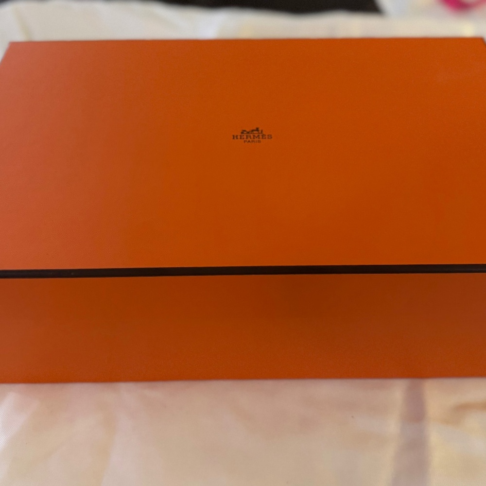 Brand New Empty Hermes Shoe Box with 2 shoe dust bags and 2025 ribbon
